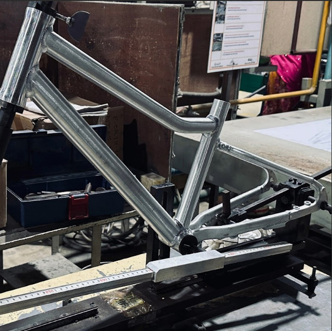 Welding technology and process TIG (tungsten inert gas welding): The most commonly used aluminum alloy frame, suitable for thin-walled pipes, the welds are delicate but require high technology